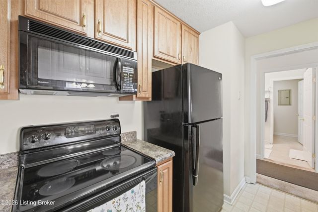 4803 Edge Valley Ln, Louisville, KY 40258