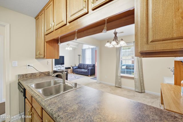 4803 Edge Valley Ln, Louisville, KY 40258