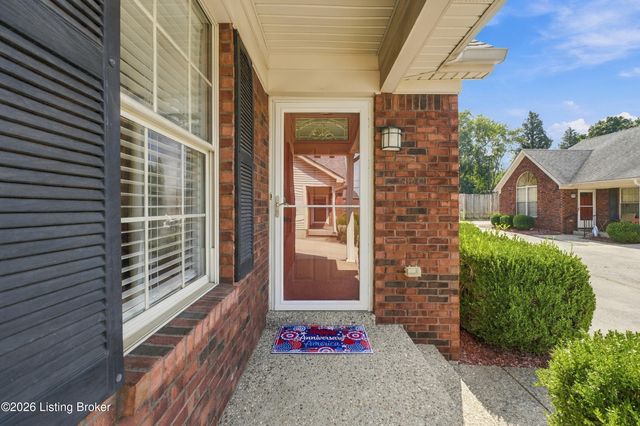 4803 Edge Valley Ln, Louisville, KY 40258