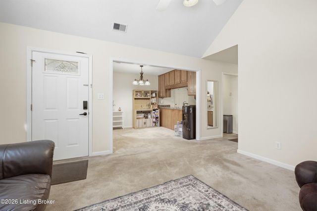 4803 Edge Valley Ln, Louisville, KY 40258