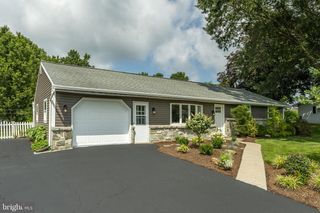 104 HERSHEY RD, Lititz, PA 17543