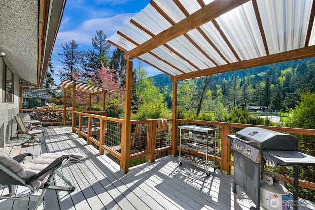 371 Lakeside Drive, Sedro Woolley, WA 98284