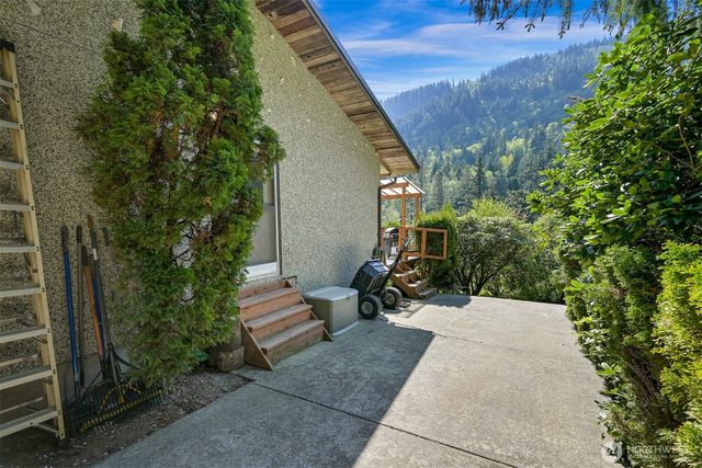 371 Lakeside Drive, Sedro Woolley, WA 98284