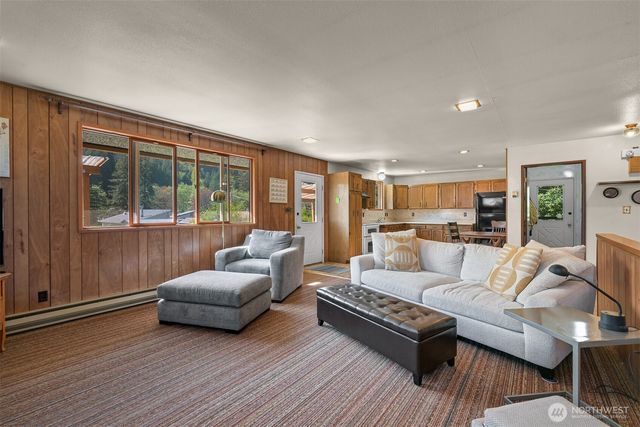 371 Lakeside Drive, Sedro Woolley, WA 98284
