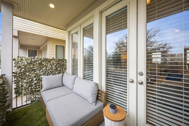 2320 Emancipation Avenue, Houston, TX 77004