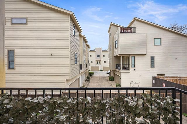 2320 Emancipation Avenue, Houston, TX 77004