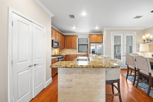 2320 Emancipation Avenue, Houston, TX 77004