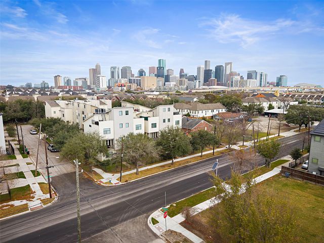 2320 Emancipation Avenue, Houston, TX 77004