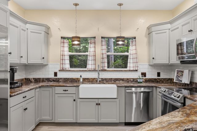 733 King Arthur Ct, Scroggins, TX 75480