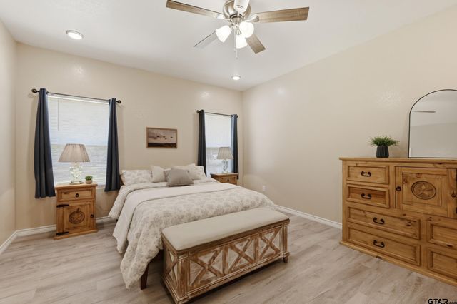 733 King Arthur Ct, Scroggins, TX 75480