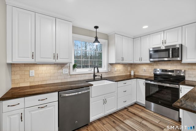 86 Hi Lea Farm Road, Colchester, CT 06415