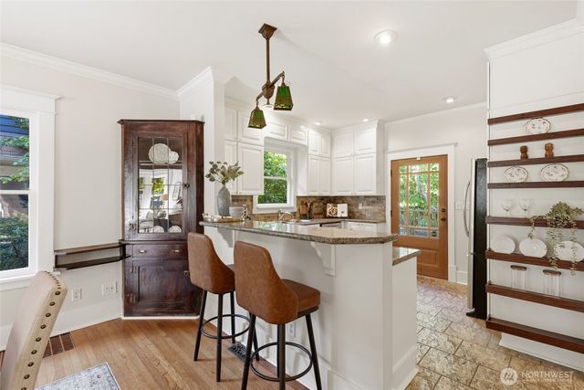 5246 12th Avenue NE, Seattle, WA 98105