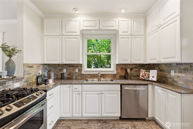 5246 12th Avenue NE, Seattle, WA 98105