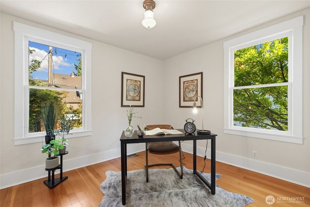 5246 12th Avenue NE, Seattle, WA 98105