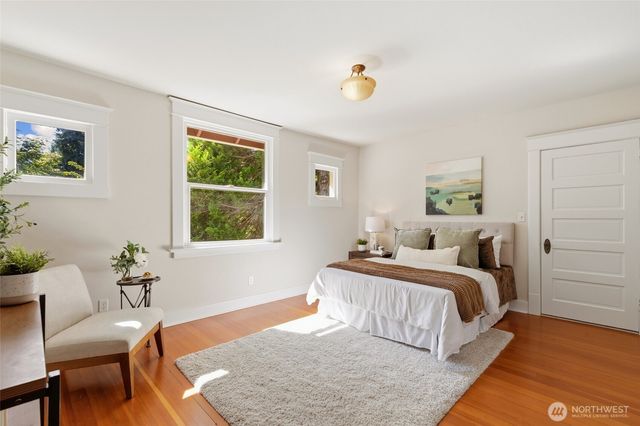 5246 12th Avenue NE, Seattle, WA 98105