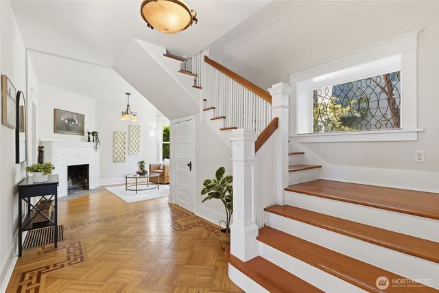 5246 12th Avenue NE, Seattle, WA 98105