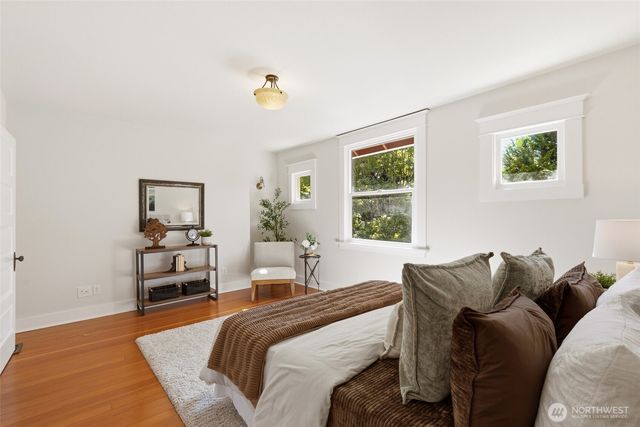 5246 12th Avenue NE, Seattle, WA 98105