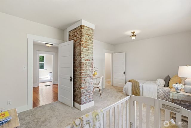 5246 12th Avenue NE, Seattle, WA 98105