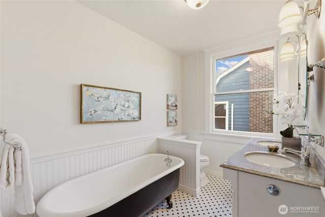5246 12th Avenue NE, Seattle, WA 98105