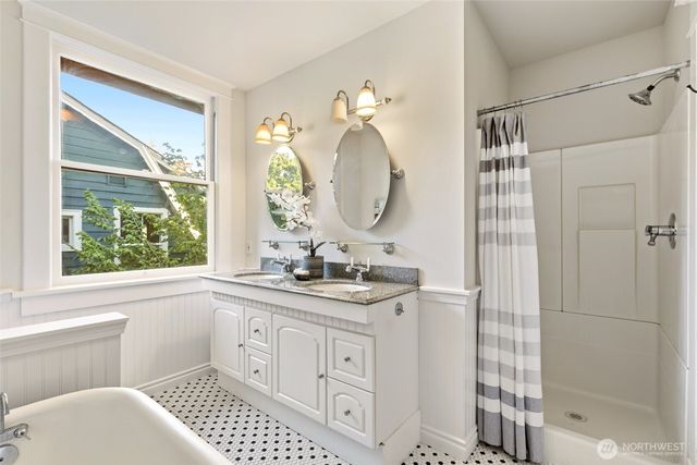 5246 12th Avenue NE, Seattle, WA 98105