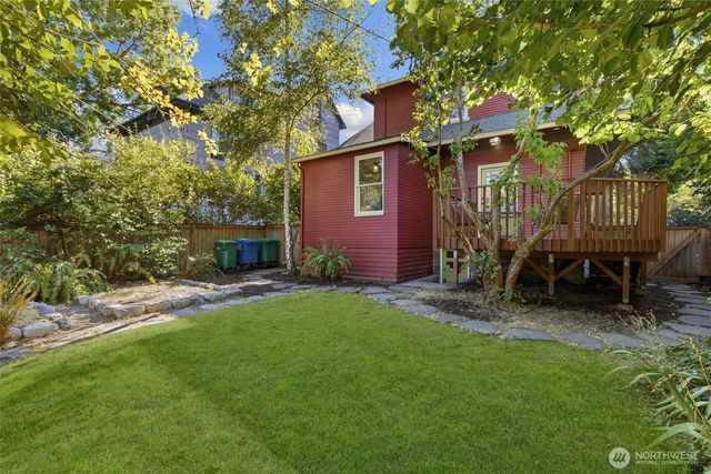 5246 12th Avenue NE, Seattle, WA 98105