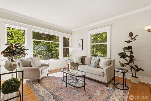 5246 12th Avenue NE, Seattle, WA 98105