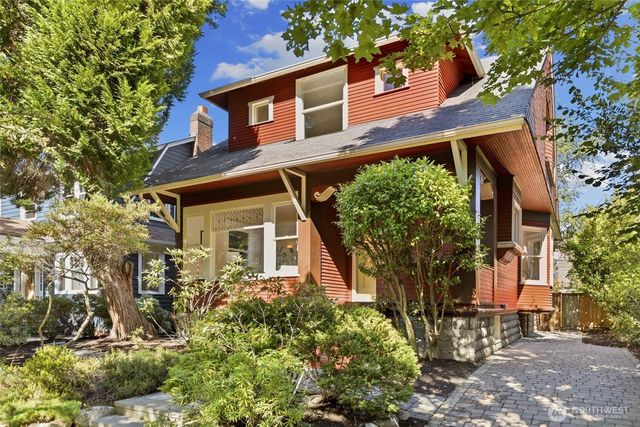 5246 12th Avenue NE, Seattle, WA 98105
