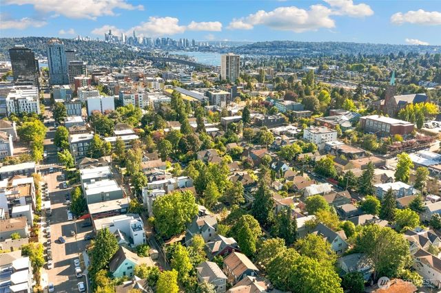 5246 12th Avenue NE, Seattle, WA 98105