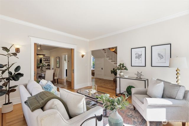 5246 12th Avenue NE, Seattle, WA 98105