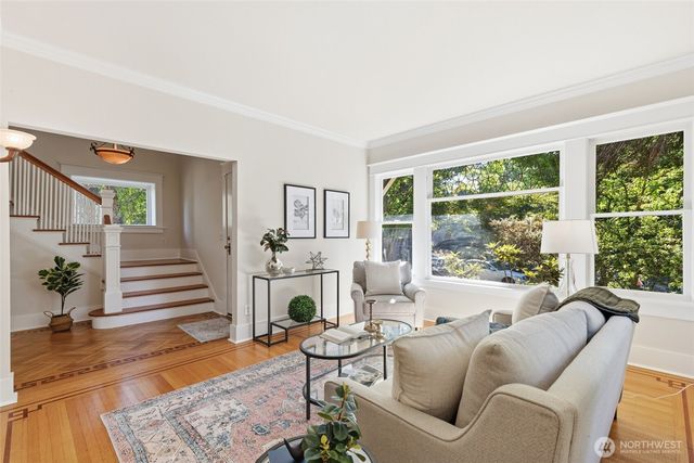 5246 12th Avenue NE, Seattle, WA 98105