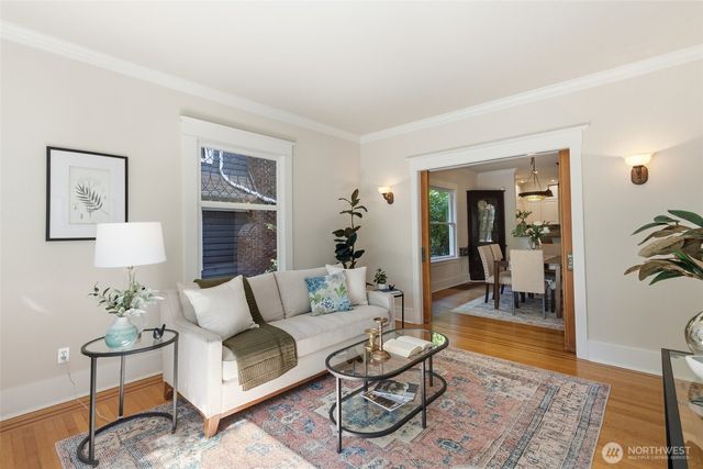 5246 12th Avenue NE, Seattle, WA 98105