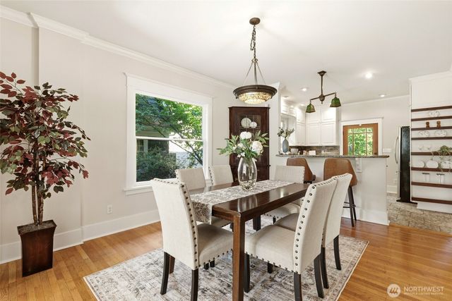 5246 12th Avenue NE, Seattle, WA 98105