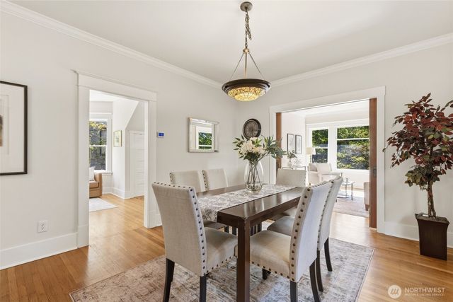5246 12th Avenue NE, Seattle, WA 98105
