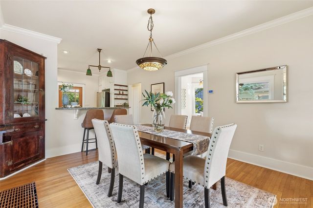 5246 12th Avenue NE, Seattle, WA 98105