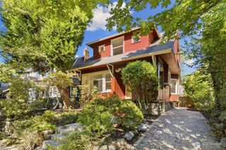 5246 12th Avenue NE, Seattle, WA 98105