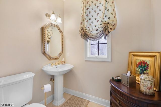 6 Thistle Ln, Warren Twp., NJ 07059