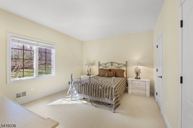 6 Thistle Ln, Warren Twp., NJ 07059