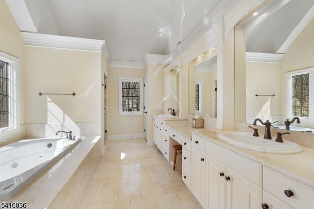 6 Thistle Ln, Warren Twp., NJ 07059