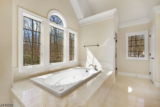 6 Thistle Ln, Warren Twp., NJ 07059