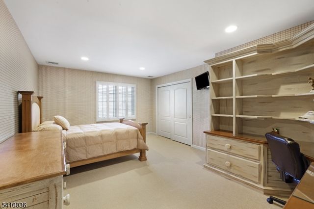 6 Thistle Ln, Warren Twp., NJ 07059