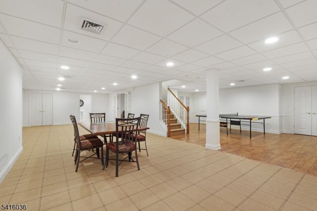 6 Thistle Ln, Warren Twp., NJ 07059