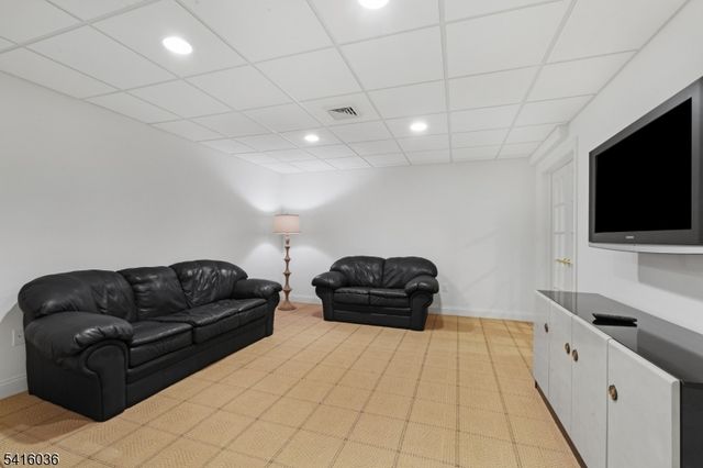 6 Thistle Ln, Warren Twp., NJ 07059