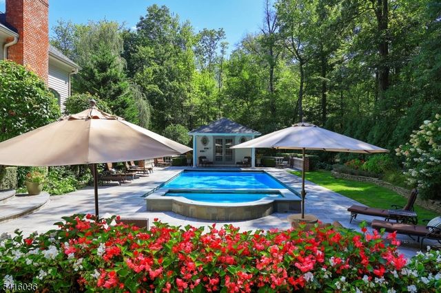 6 Thistle Ln, Warren Twp., NJ 07059