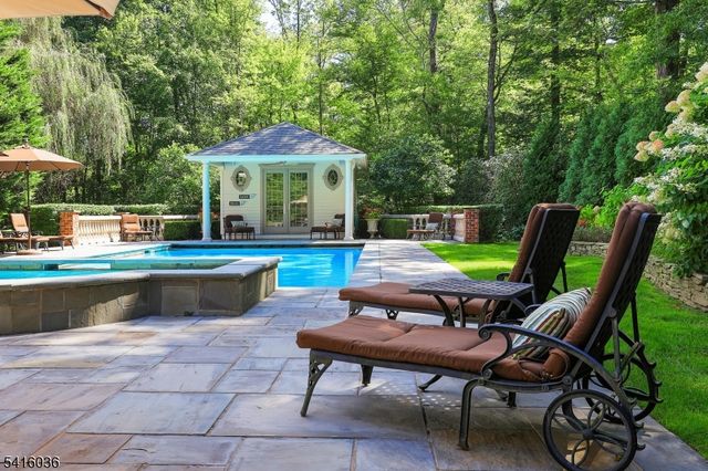 6 Thistle Ln, Warren Twp., NJ 07059