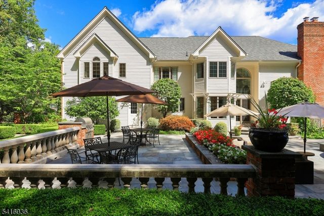 6 Thistle Ln, Warren Twp., NJ 07059