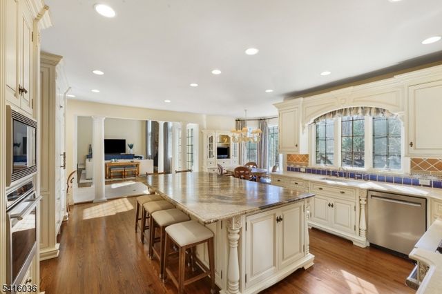 6 Thistle Ln, Warren Twp., NJ 07059