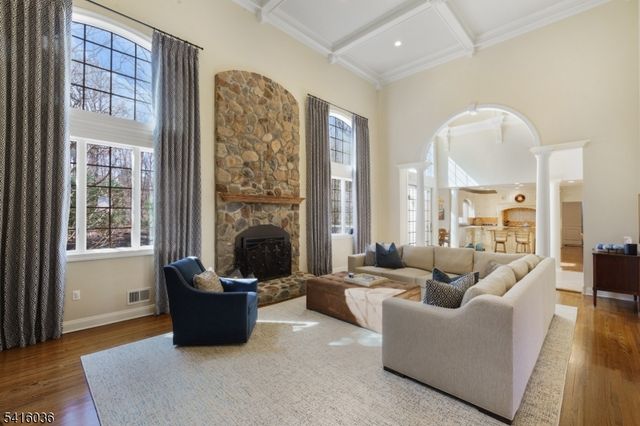 6 Thistle Ln, Warren Twp., NJ 07059