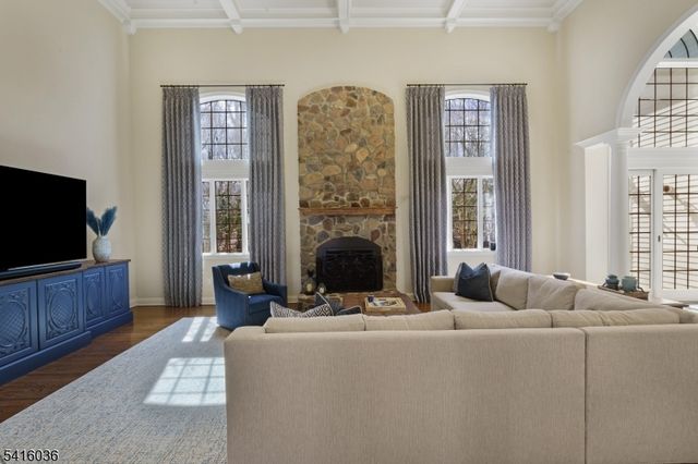 6 Thistle Ln, Warren Twp., NJ 07059