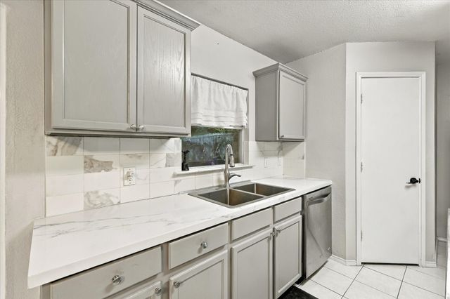 1424 Autumncrest Drive, Arlington, TX 76002