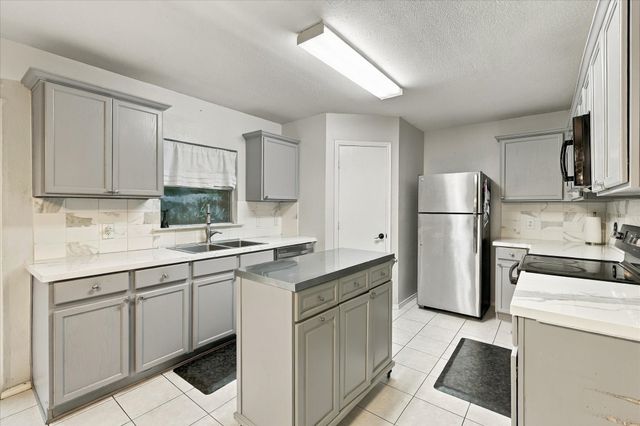 1424 Autumncrest Drive, Arlington, TX 76002